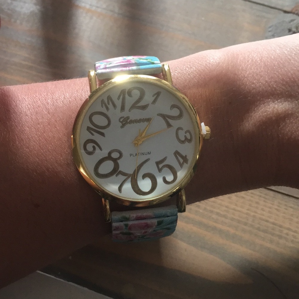 Floral watch - Picture 3 of 3